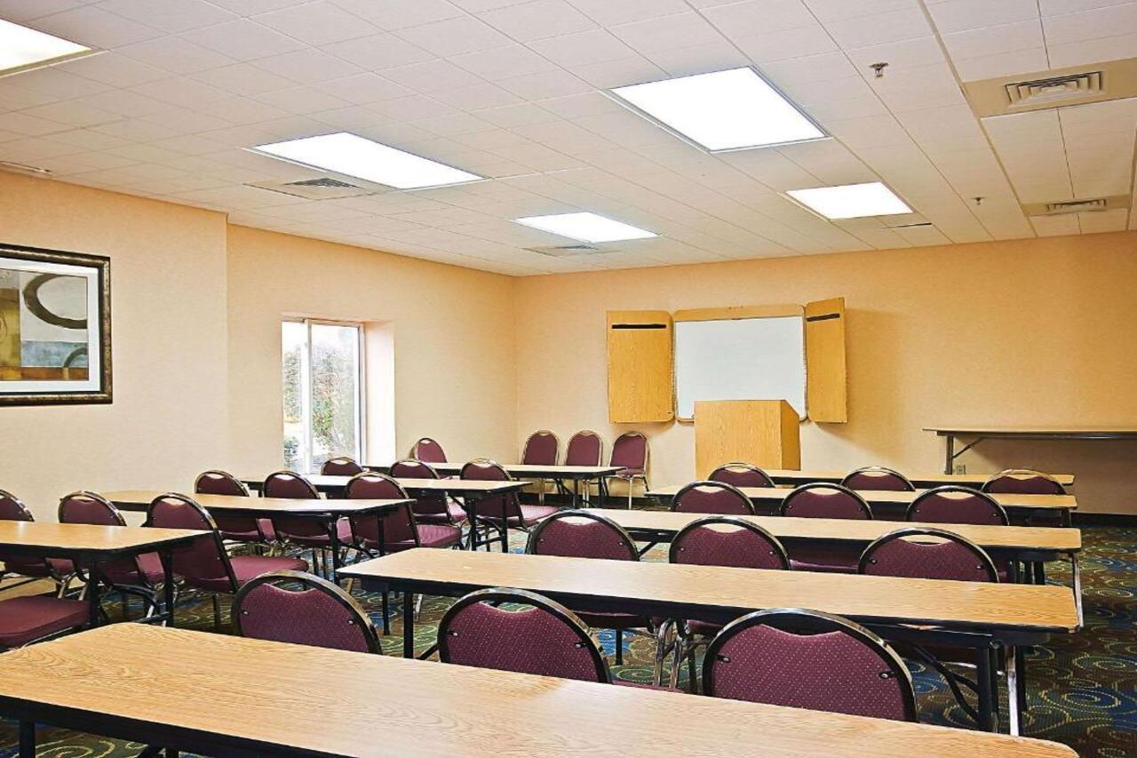 Quality Inn Brunswick Cleveland South Екстер'єр фото
