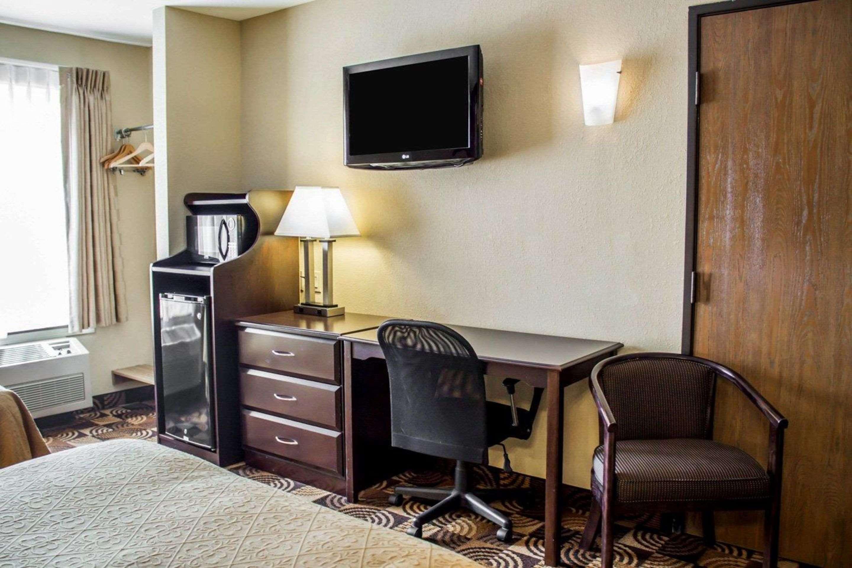 Quality Inn Brunswick Cleveland South Екстер'єр фото