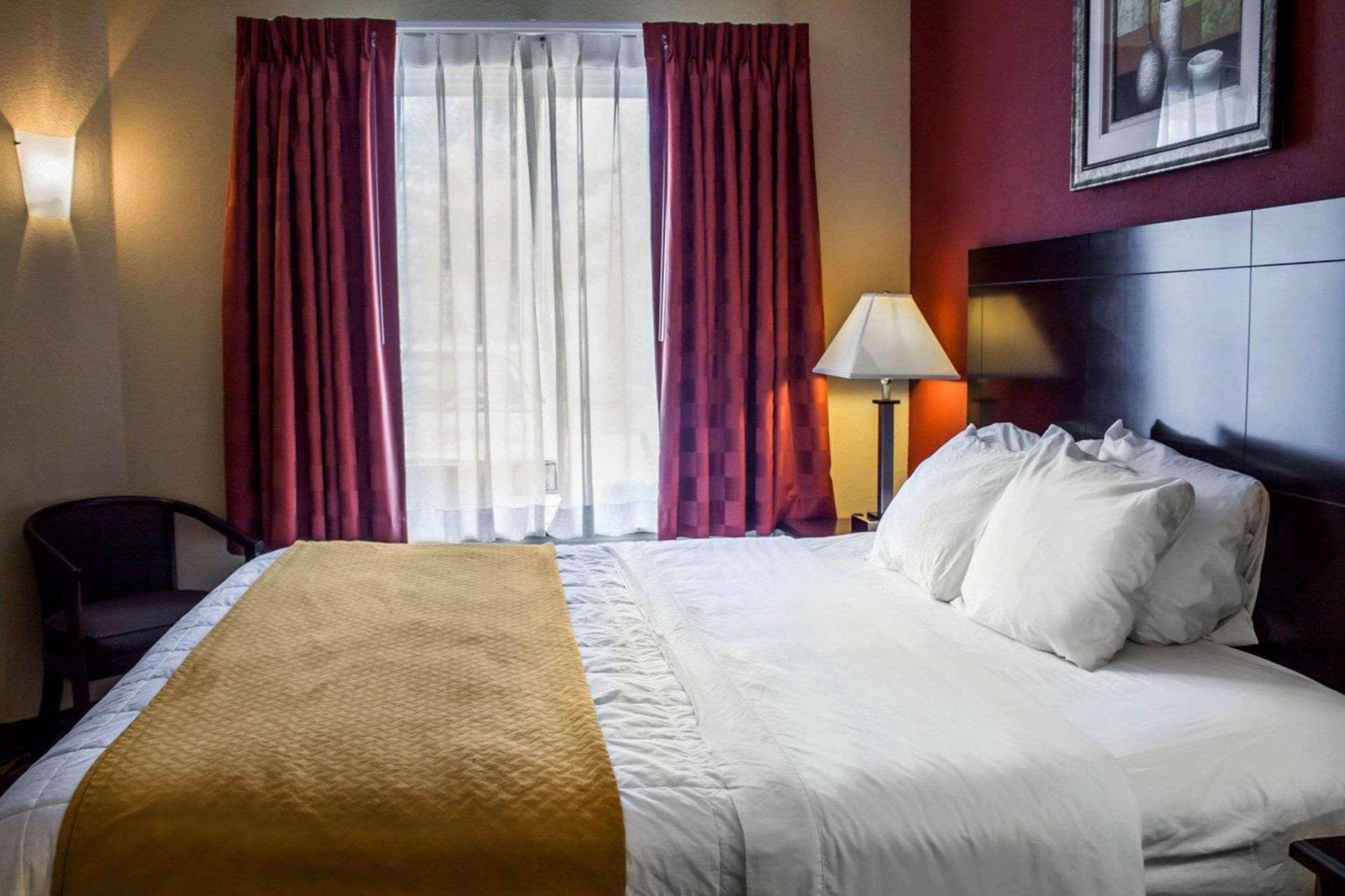 Quality Inn Brunswick Cleveland South Екстер'єр фото