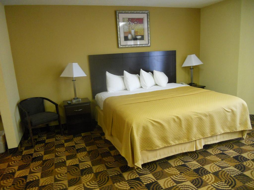 Quality Inn Brunswick Cleveland South Екстер'єр фото