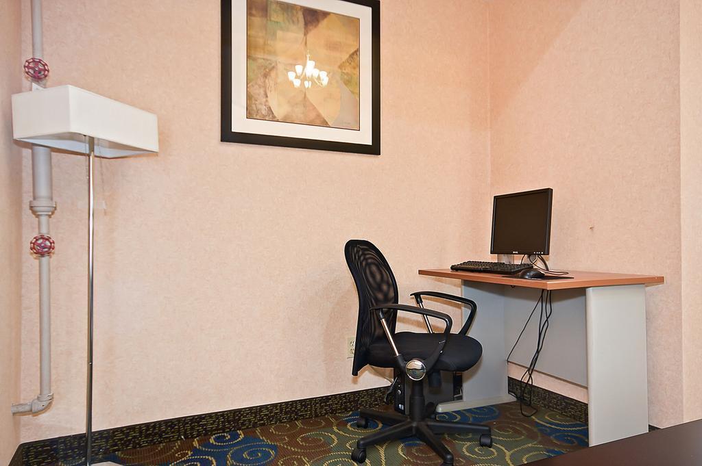Quality Inn Brunswick Cleveland South Екстер'єр фото