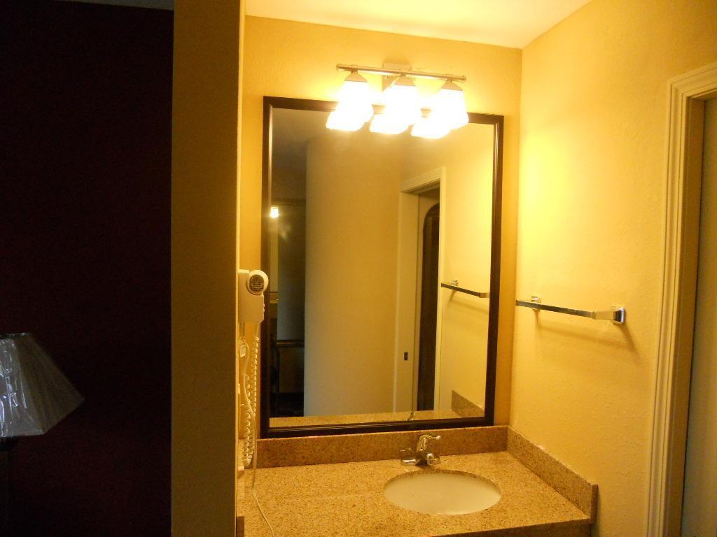 Quality Inn Brunswick Cleveland South Екстер'єр фото