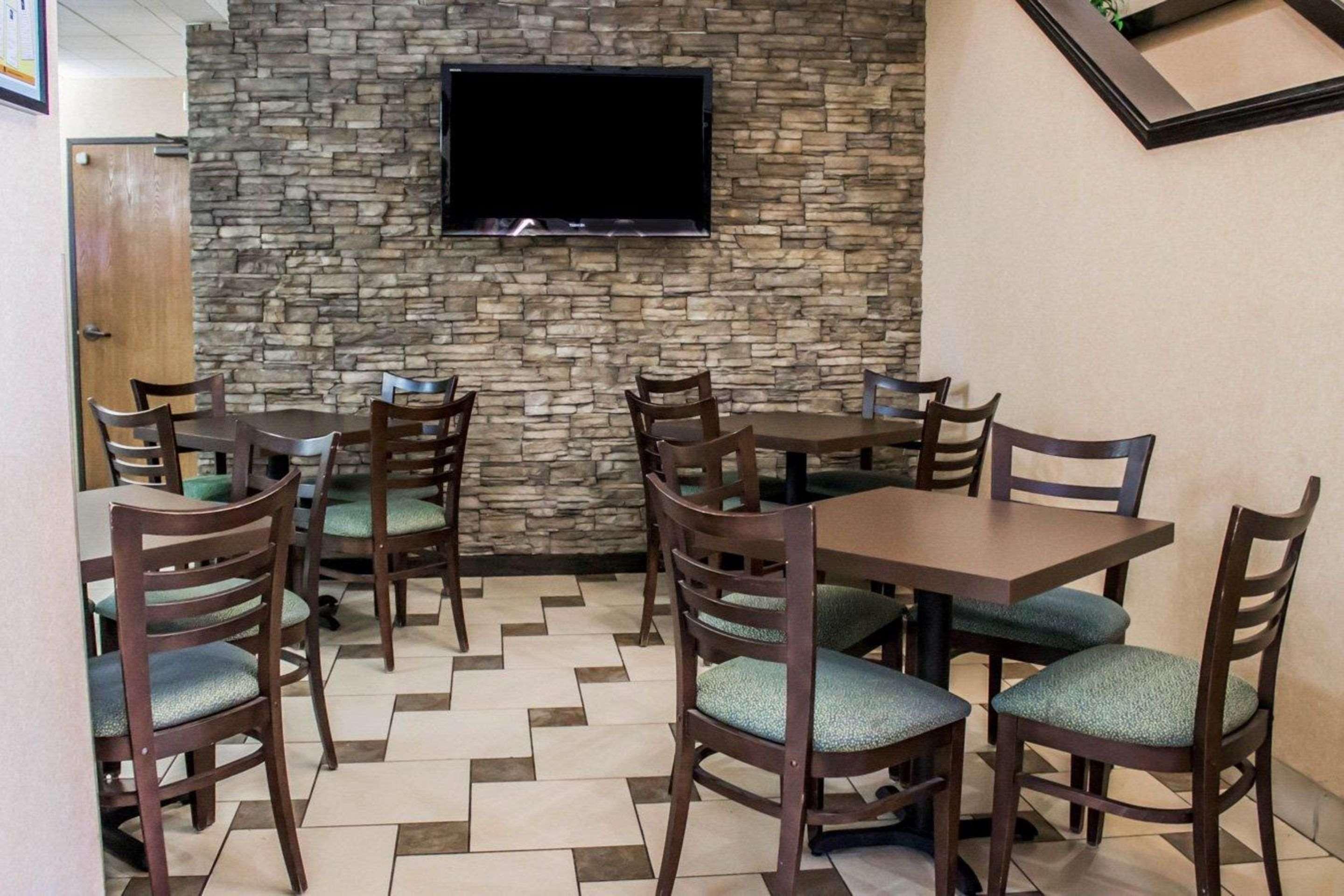 Quality Inn Brunswick Cleveland South Екстер'єр фото