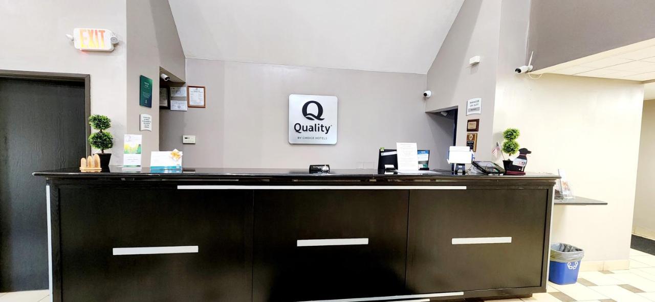 Quality Inn Brunswick Cleveland South Екстер'єр фото
