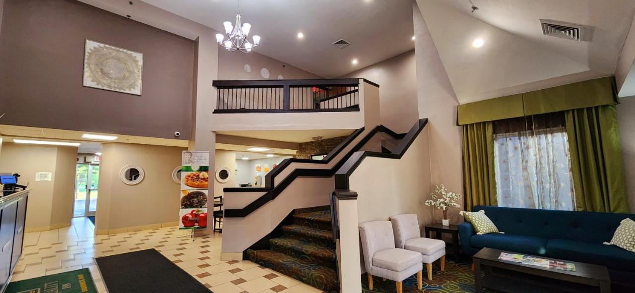 Quality Inn Brunswick Cleveland South Екстер'єр фото