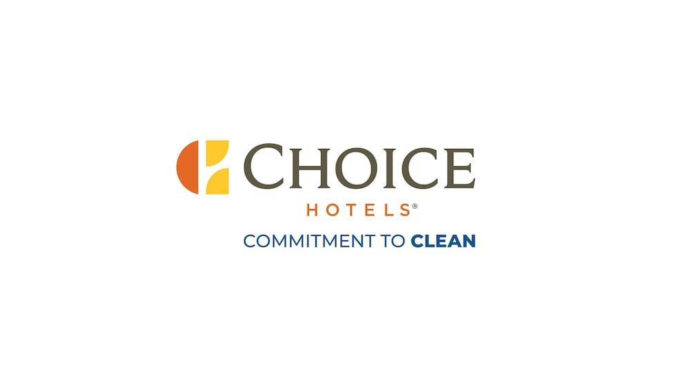 Quality Inn Brunswick Cleveland South Екстер'єр фото