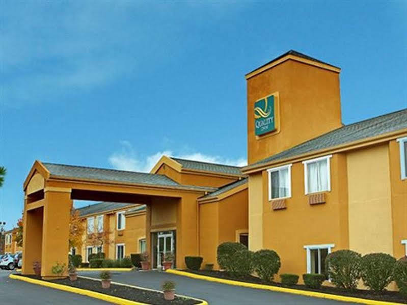 Quality Inn Brunswick Cleveland South Екстер'єр фото