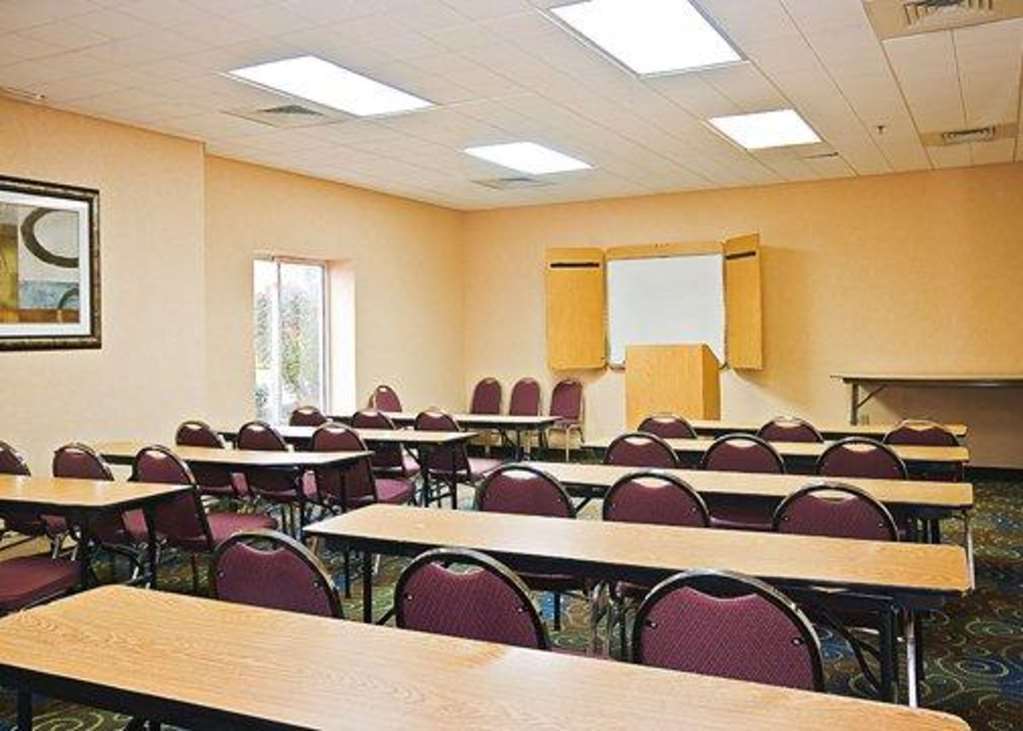 Quality Inn Brunswick Cleveland South Зручності фото